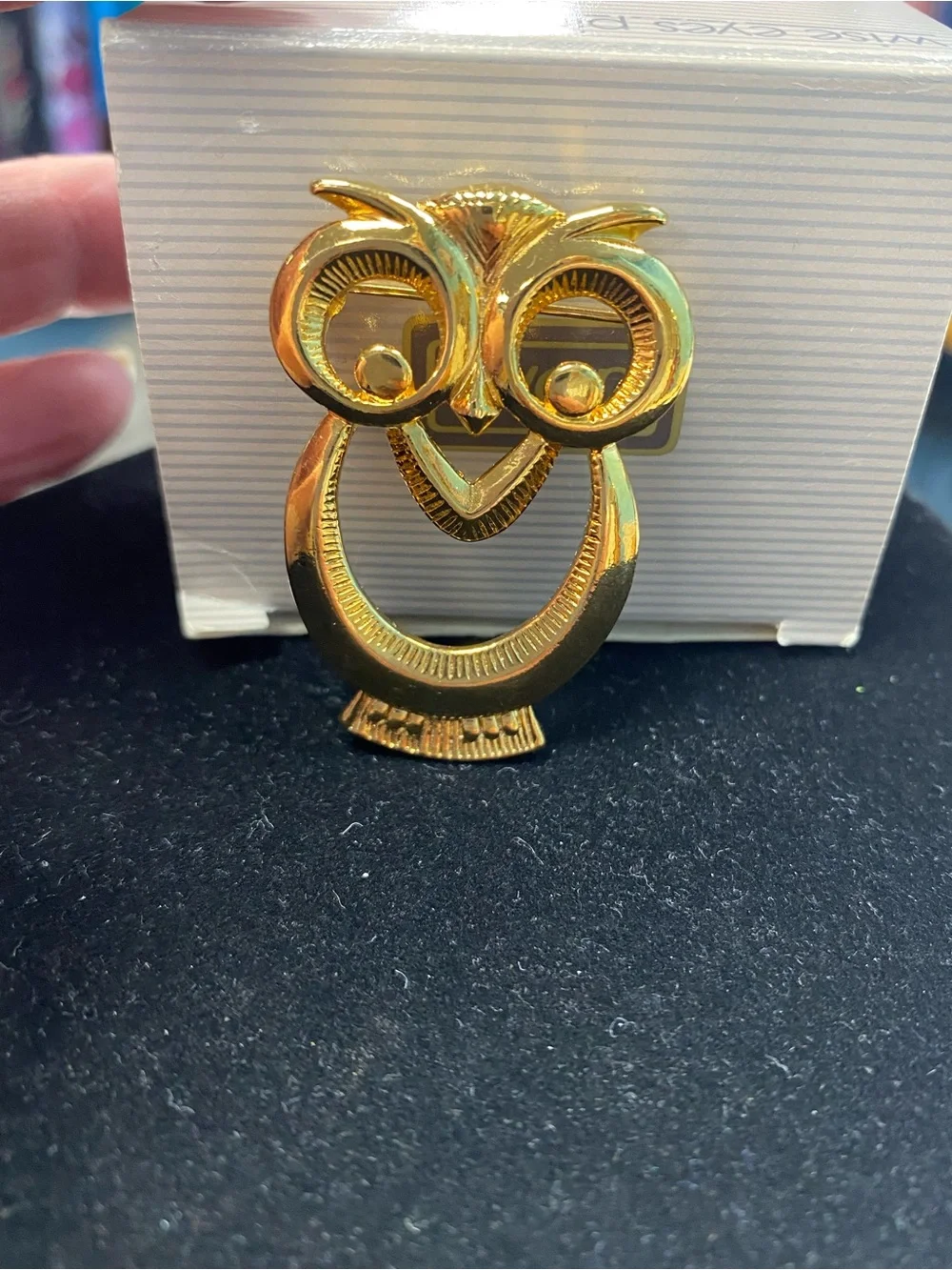 Vintage Avon Shiny Gold toned Owl Pin Brooch